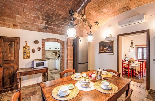 Poggibonsi Villa | Beautiful villa for 6 guests with A/C, WIFI, TV, pets allowed and panoramic view