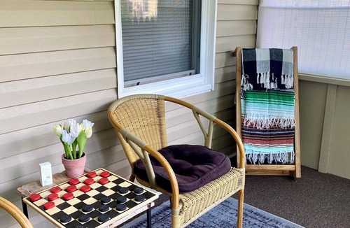 Bedford House | ~Bee1 Bungalow~Charming & Cozy in a Prime Location!