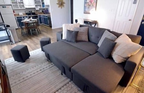 Bloomington House | Belle on Westwood