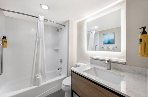 Pike Hotel | Best Western Plus Indianapolis NW Hotel
