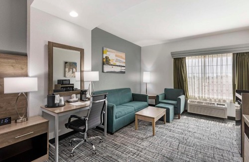 Mascoutah Hotel | Best Western Plus MidAmerica Hotel