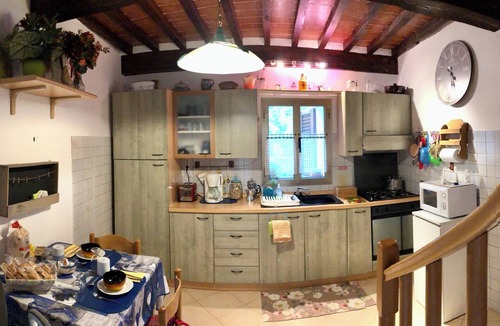 Lanciole Cottage | Between Lucca and Florence in a medieval castle in Tuscany