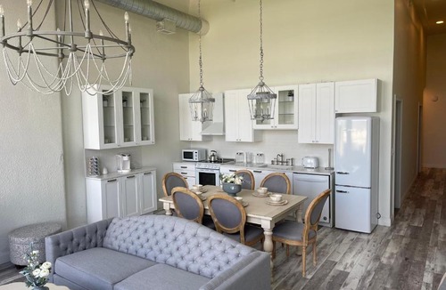 West Main Historic District Apartment | Bluegrass River View - Soak and Savor with Hollyhock Suites