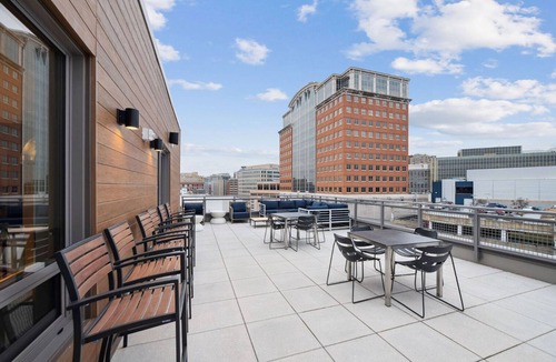 Buckingham Apartment | Blueground | Ballston, roof, nr food + bars
