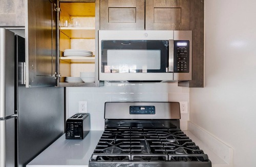 Court House Apartment | Blueground | Clarendon, pool, nr Arlington Cemetery