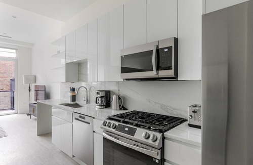 Greektown Apartment | Blueground | Greektown, bbq, gym, nr Willis Tower