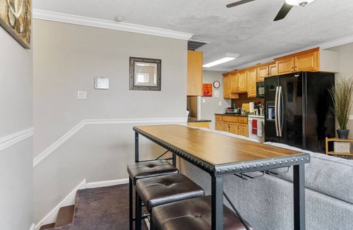 Morton Apartment | Boho-Style 2B/1B by the Philadelphia Airport w/Nearby Parking Spot!