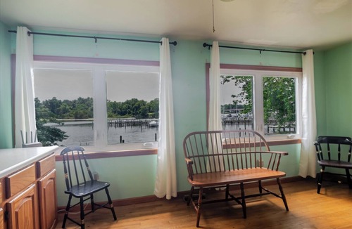 Lexington Park House | Boho Waterfront Escape 5BR Deep-Water Piers Family Fun