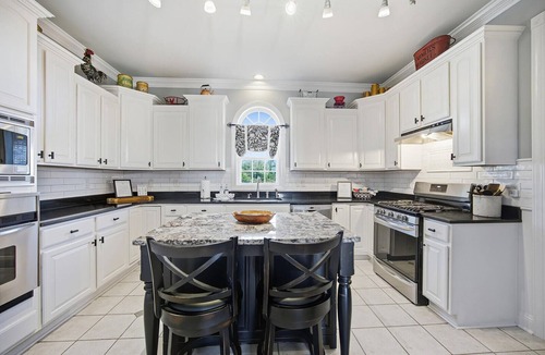 Chaplin House | Bourbon Trail with Pickleball, Hot Tub, Fire Pit, Gym