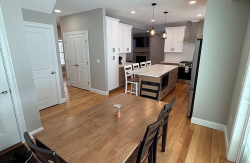 Bristol House | Brand New Charming 3-bedroom house with AC in Bristol awaits you