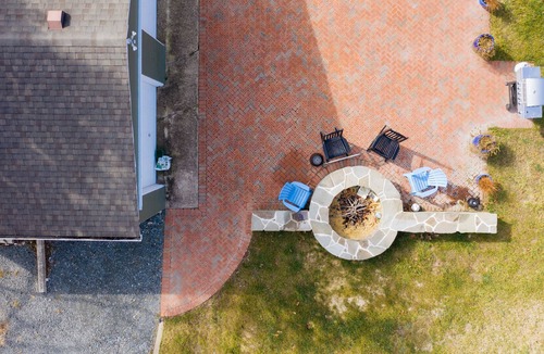 Berlin House | Brewhouse on Main - sleeps 10 - walk to downtown shops / bars / town events.