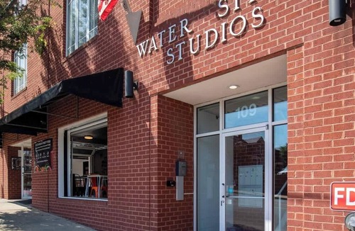 North Downtown Apartment | Bright Downtown Studio w/Full Kitchen+King Bed
