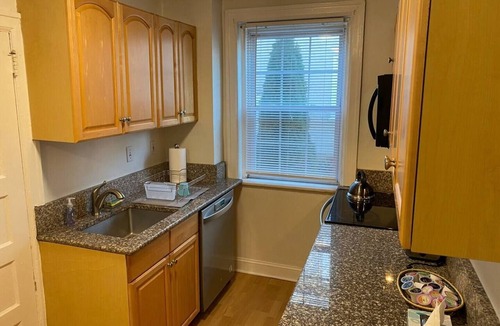 Bryn Mawr Apartment | Bryn Mawr Spacious Grnd Floor Apt Free Parking
