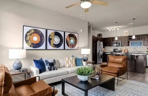 Lakes of Forest Hill Apartment | Buckingham Nest An