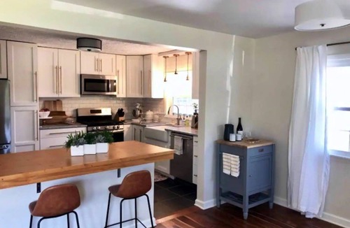 Marion House | Caitlin's Cottage - Peaceful 2BR Retreat in North Marion