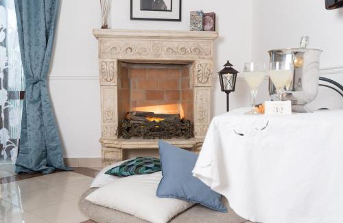 Aversa Bed & Breakfast | Camera Ardea con Camino