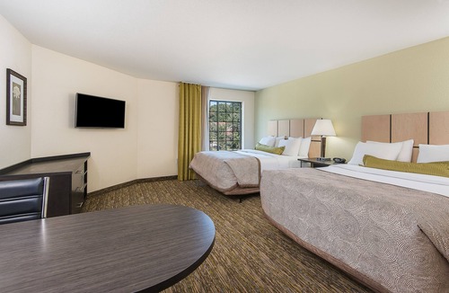 Bloomington Hotel | Candlewood Suites Bloomington by IHG
