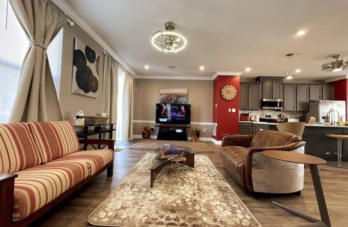 Largo House | CAPITAL COURTS MY-LUXE END-UNIT 3-BEDROOM HOME IN LARGO, UPPER MARLBORO MD.