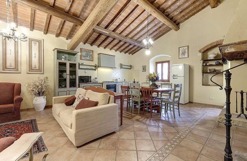 Pontassieve House | Casa Camomilla E: A characteristic and welcoming two-story independent house surrounded by meadows and by green hills, with Free WI-FI.