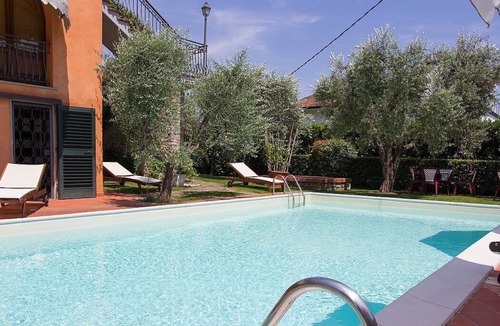 Massa e Cozzile House | Casa Concerto D: A graceful apartment, with Free WI-FI.