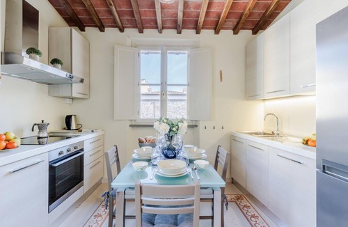 Lucca Historical Center Apartment | Casa Helene in Lucca