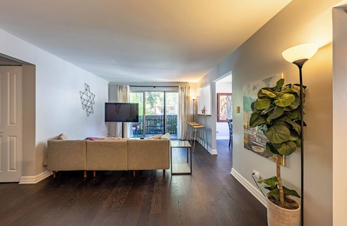 Forest Park Condo | Casa Serenità: Downtown Forest Park, Close to Trains, Parking
