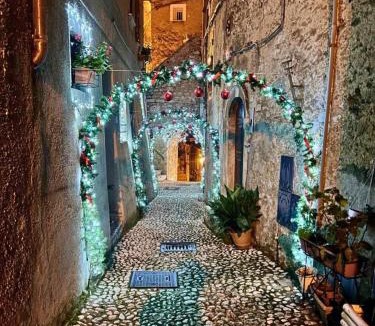 San Donato Val Di Comino House | CASA VACANZE All'OROLOGIO 2 CAMERE, BARBECUE, VISTA, TERRAZZA