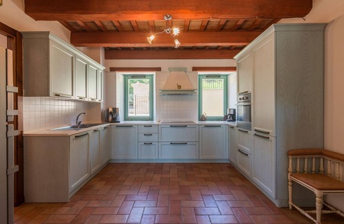 Mogliano Villa | Casale Vigneto - 3 bedrooms, pool, AC, wifi, pets, Marche