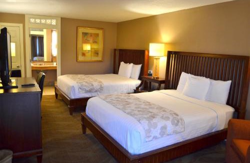 Bloomington Hotel | Cascades Inn
