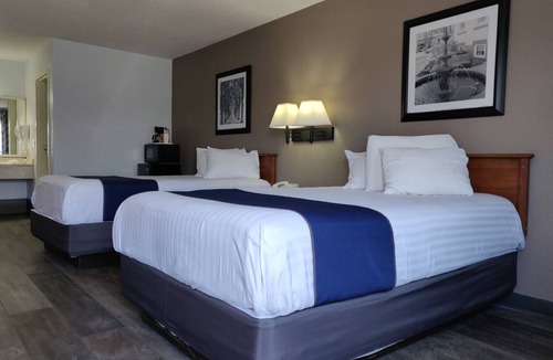 Sandusky Hotel | Cedar Cove