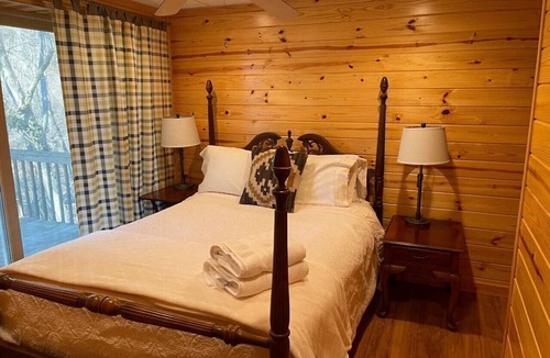 Silver Point Cabin | Center Hill Lake Lodge Near Hurricane Marina