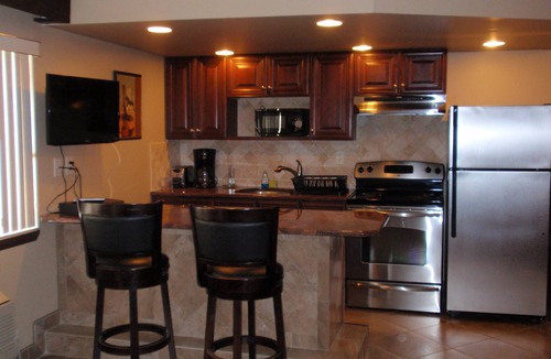 Centerport Hotel | Chalet Inn & Suites Centerport