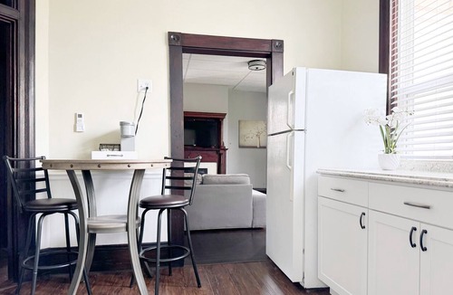 Evansville Apartment | Chandler E/Downtown EVV Studio Apt