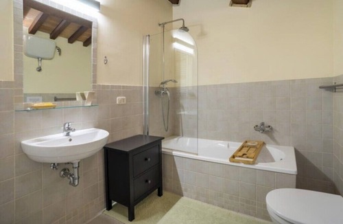 Camporotondo di Fiastrone House | Charming 7-bedroom farmhouse with pool and stunning mountain views!