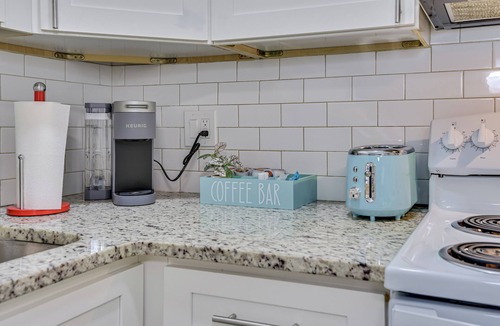 Midtown House | Charming 1-bedroom near Medical and Golf! Ground Unit A!