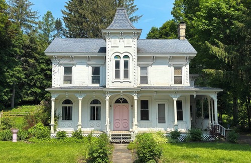 Hamden House | Charming 1886 Victorian Retreat in the Catskills - Hamden, NY