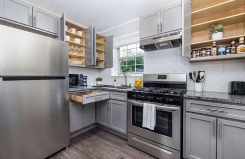 West Hartford Apartment | Charming 2-bedroom apartment with AC in West Hartford
