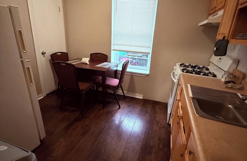 The Hill Apartment | Charming 2-bedroom apartment with AC in New Haven # Apt 6
