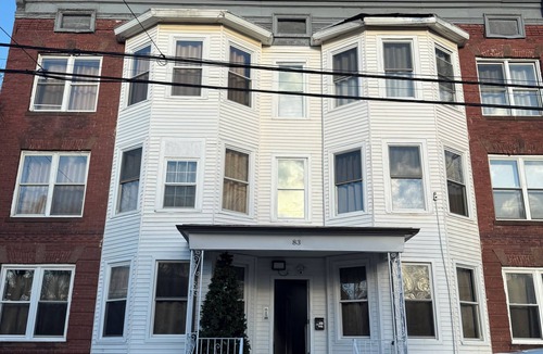 The Hill Apartment | Charming 2-bedroom apartment with AC in New Haven # Apt 6