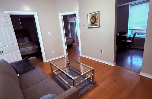 The Hill Apartment | Charming 2-bedroom apartment with AC in New Haven # Apt 6
