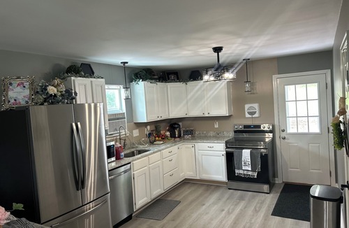 Big Rock Cottage | Charming 2-bedroom cottage in lovely Cadiz with WiFi, AC
