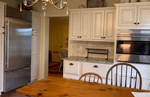 Big Rock Cottage | Charming 2-bedroom cottage in enchanting Erin with AC, WiFi
