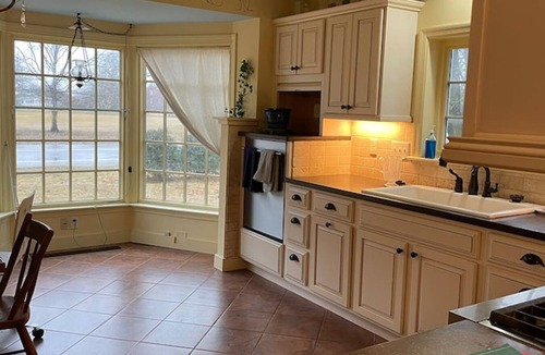 Big Rock Cottage | Charming 2-bedroom cottage in enchanting Erin with AC, WiFi
