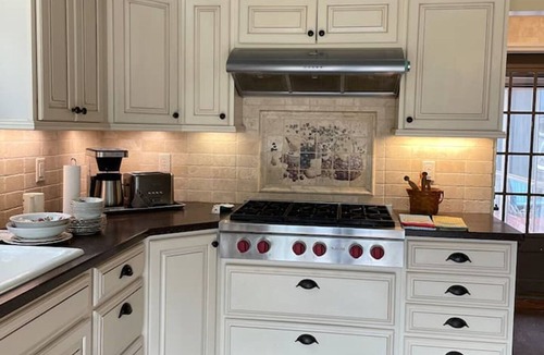 Big Rock Cottage | Charming 2-bedroom cottage in enchanting Erin with AC, WiFi