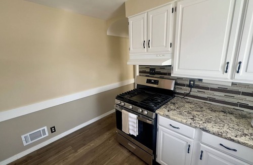 Jefferson Park Apartment | Charming 2-bedroom residence in Jefferson Park, Chicago!