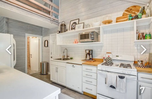 Holmes Villa | Charming 2-bedroom villa in serene Holmes with AC, WiFi