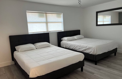 North Lauderdale House | Charming 3-bedroom townhome with AC, WiFi in Pleasant North Lauderdale