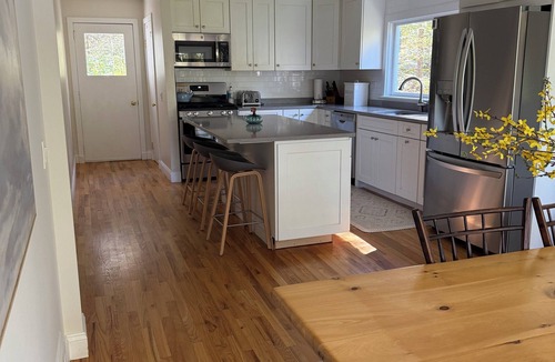 Lakeside House | Charming 3-Bedroom House in Washington