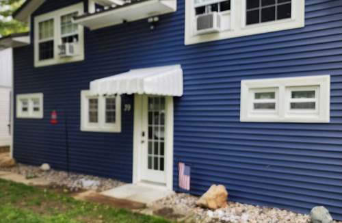 North Webster Cottage | Charming 5-bedroom cottage with WiFi, AC in terrific North Webster. Large deck