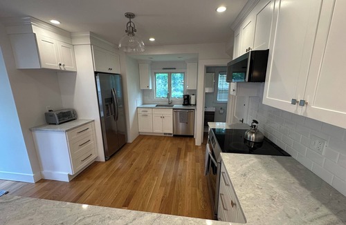 Westbrook Center House | Charming Beach House-Short walk to Private Beach